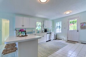 House (5 Bedrooms) | Interior