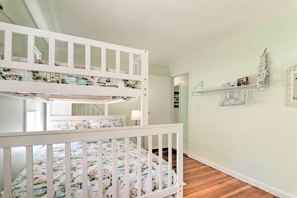 House (5 Bedrooms) | Interior