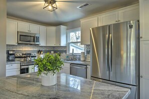 独立别墅 (4 Bedrooms) | 私人厨房 | 微波炉、烤箱、炉灶、洗碗机