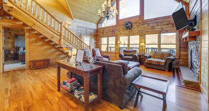 Luxury Mountain Cabin With Hot Tub & Pool Table!