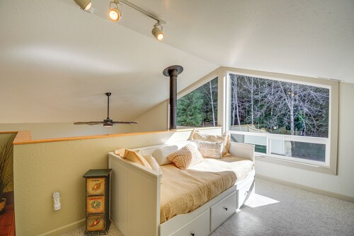 Peaceful Retreat on 10 Acres < 7 Miles to La Push