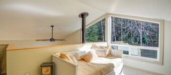 Peaceful Retreat on 10 Acres < 7 Miles to La Push