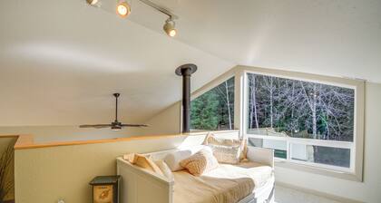 Peaceful Retreat on 10 Acres < 7 Miles to La Push