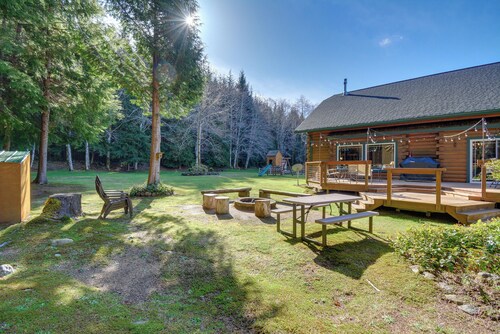 Peaceful Retreat on 10 Acres < 7 Miles to La Push
