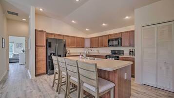 House (2 Bedrooms) | Interior