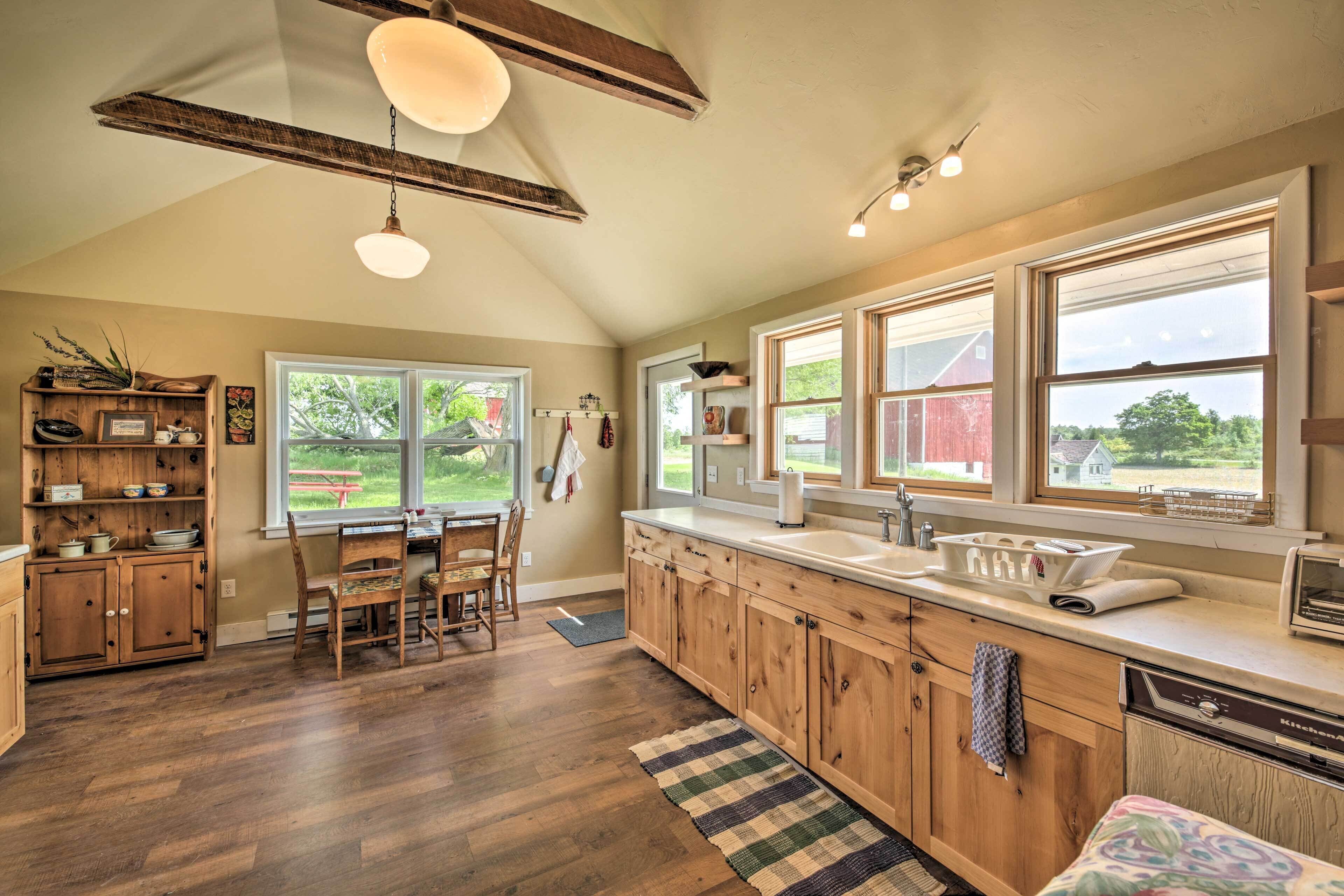 Microondas, horno, placa de cocina, lavavajillas