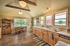 Microwave, oven, stovetop, dishwasher - Quiet Baileys Harbor Country Home: 1 Mi to Lake! (Baileys Harbor)