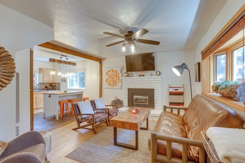 Tahoe Home in the Pines: Quiet Neighborhood!