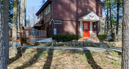 North Conway Home < Walk to Slopes at Cranmore!