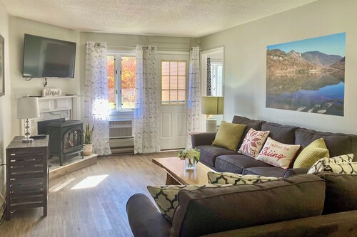 Hike, Ski, Explore: Lincoln Condo w/ Pool Access