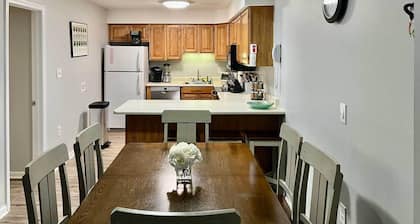 Hike, Ski, Explore: Lincoln Condo w/ Pool Access