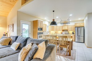 Interior - Modern Pagosa Springs Home w/ Deck on Village Lake (Pagosa Springs)