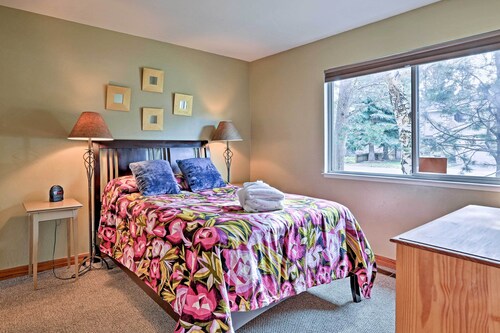 Quiet South Lake Tahoe Condo ~ 1 Mi to Keys Beach!