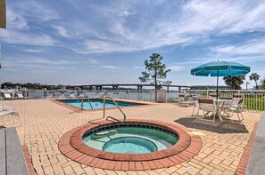 Interior - Okaloosa Island Escape: Bayfront Condo Near Beach (Fort Walton Beach)