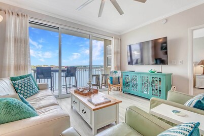 Okaloosa Island Escape: Bayfront Condo Near Beach