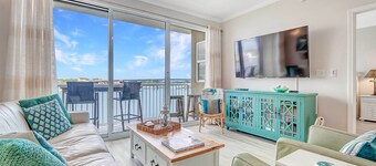 Okaloosa Island Escape: Bayfront Condo Near Beach