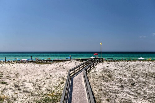 Okaloosa Island Escape: Bayfront Condo Near Beach
