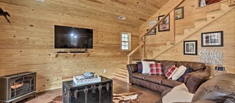 Peaceful Family Cabin on 10 Acres w/ Game Room!