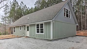 House (2 Bedrooms) | Exterior