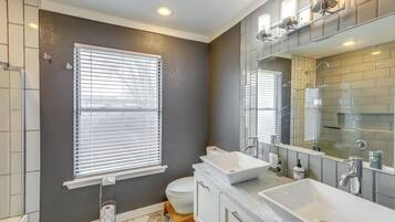 House (4 Bedrooms) | Bathroom | Shower