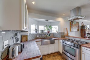 House (4 Bedrooms) | Private kitchen
