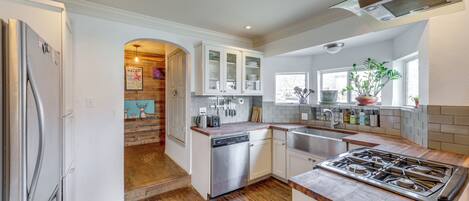 House (4 Bedrooms) | Private kitchen