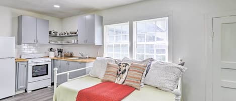 Apartment (0 Bedroom) | Interior