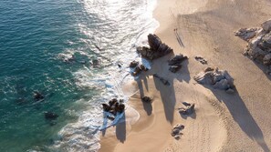 Beach towels - Cabo Pedregal Condo: Ocean View & 2 Infinity Pools (Cabo San Lucas)