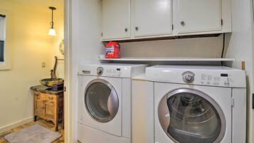 ํ์ฐ์ค (2 Bedrooms) | ๋ด๋ถ