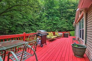 Terrace/patio - Franklin Home w/ Deck, & Fire Pit: 8 Mi to Dtwn! (Franklin)