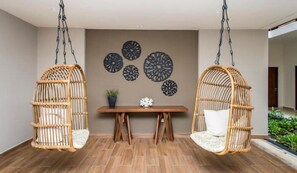 المنشأة من الداخل