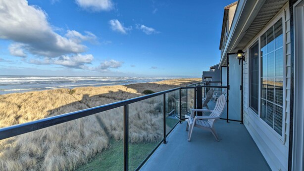 A balcony with a view of the beach and dunes. - Eagles View Condo in Ocean Shores w/ 3 Balconies (Ocean Shores)