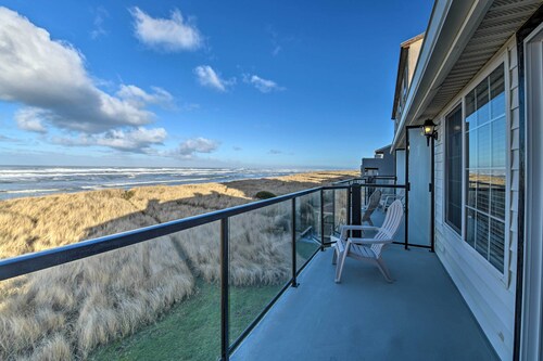 Eagles View Condo in Ocean Shores w/ 3 Balconies