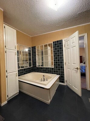Towels, soap, shampoo, toilet paper