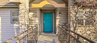 Walk-in Branson West Condo w/ Balcony, Pool Access