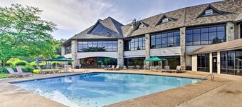 Walk-in Branson West Condo w/ Balcony, Pool Access