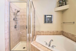 Apartment (5 Bedrooms) | Bathroom - Big Boulder Mountain Townhome w/ Lake Club Access! (Lake Harmony)