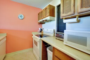 Apartment (1 Bedroom) | Interior - Pool Access, Walk to Kepuhi Beach: Tranquil Escape (Maunaloa)