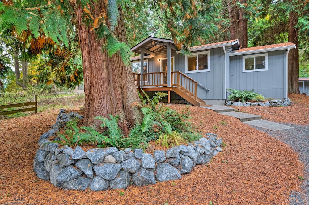 House w/ Deck on Whidbey Island, 1 Mi From Shore! - Whidbey Island, WA