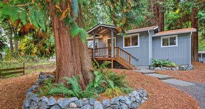 House w/ Deck on Whidbey Island, 1 Mi From Shore!