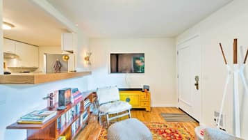 Cottage (2 Bedrooms) | Interior