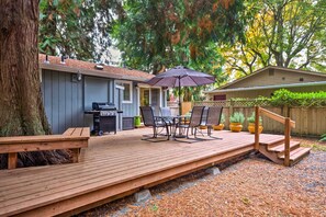 Cottage (2 Bedrooms) | Interior - House w/ Deck on Whidbey Island, 1 Mi From Shore! (Clinton)