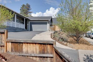 House (2 Bedrooms) | Interior - Bright Bend Home w/ Patio < 3 Mi to Downtown! (Bend)