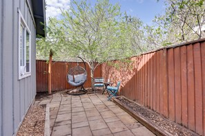 House (2 Bedrooms) | Interior - Bright Bend Home w/ Patio < 3 Mi to Downtown! (Bend)