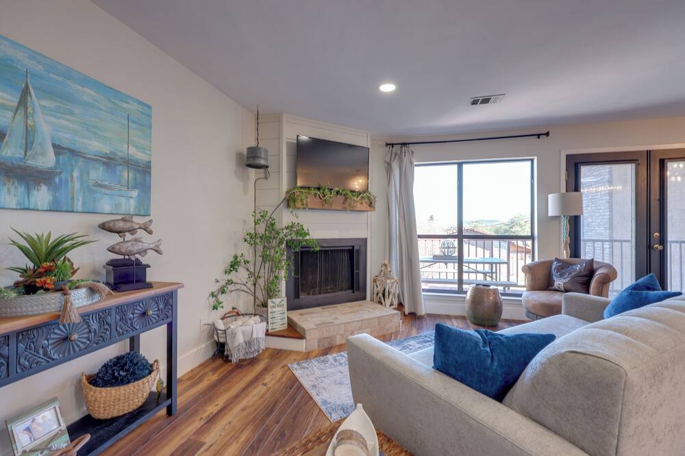 Canyon Lake Vacation Rental w/ Lake Views - Canyon Lake, TX
