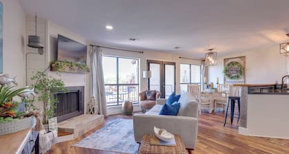 Canyon Lake Vacation Rental w/ Lake Views