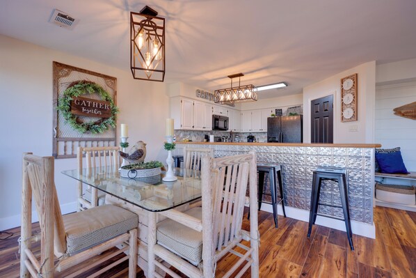 Apartment (2 Bedrooms) | Dining