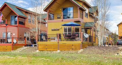 Riverfront Cabin, 4 Mi to Granby Ranch