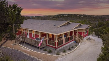 House (3 Bedrooms) | Exterior