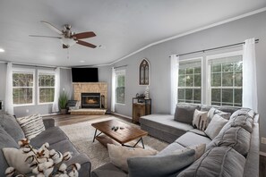 House (3 Bedrooms) | Interior - Hot Tub, Fire Pit & Games: Canyon Lake Retreat (Canyon Lake)